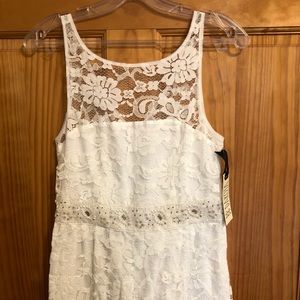 Lace wedding dress in Size 4 in ivory